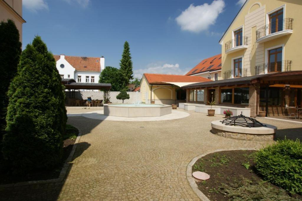 Hotel Mario Lednice Eksteriør billede